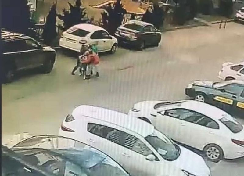 В Ставрополе две женщины избили пенсионерку на глазах у ребенка В Ставрополе две женщины избили пенсионерку на глазах у ребенка