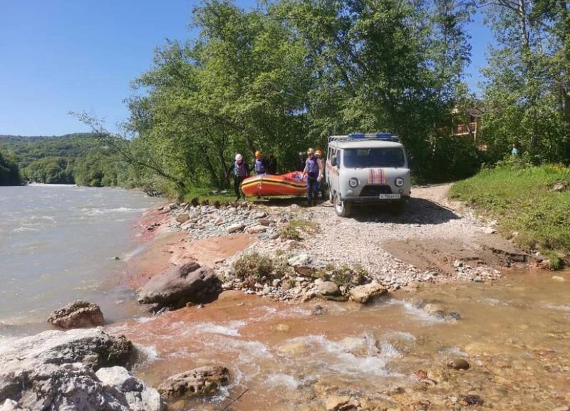 Спасатели нашли тело еще одного туриста, погибшего в Хаджохской теснине в Адыгее Спасатели нашли тело еще одного туриста, погибшего в Хаджохской теснине в Адыгее