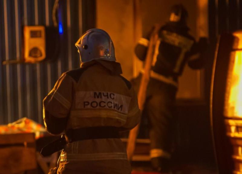 В Ставрополе в пожаре на улице Бруснева пострадали 2 человека В Ставрополе в пожаре на улице Бруснева пострадали 2 человека