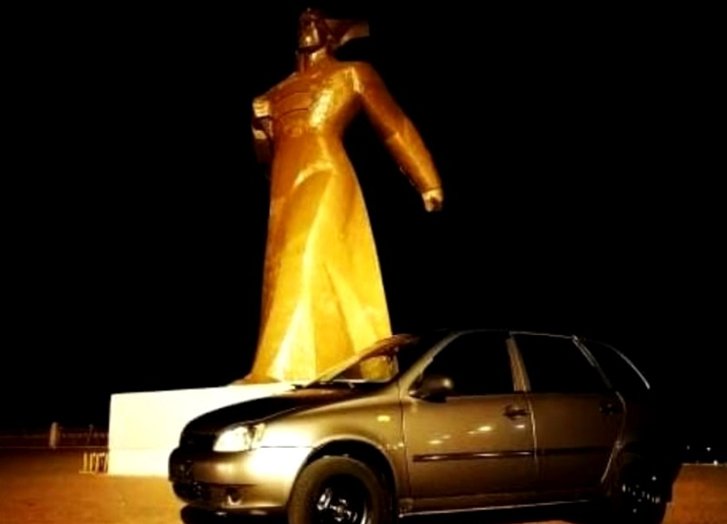 Наказан очередной любитель автоселфи около «Солдата» в Ставрополе Наказан очередной любитель автоселфи около «Солдата» в Ставрополе