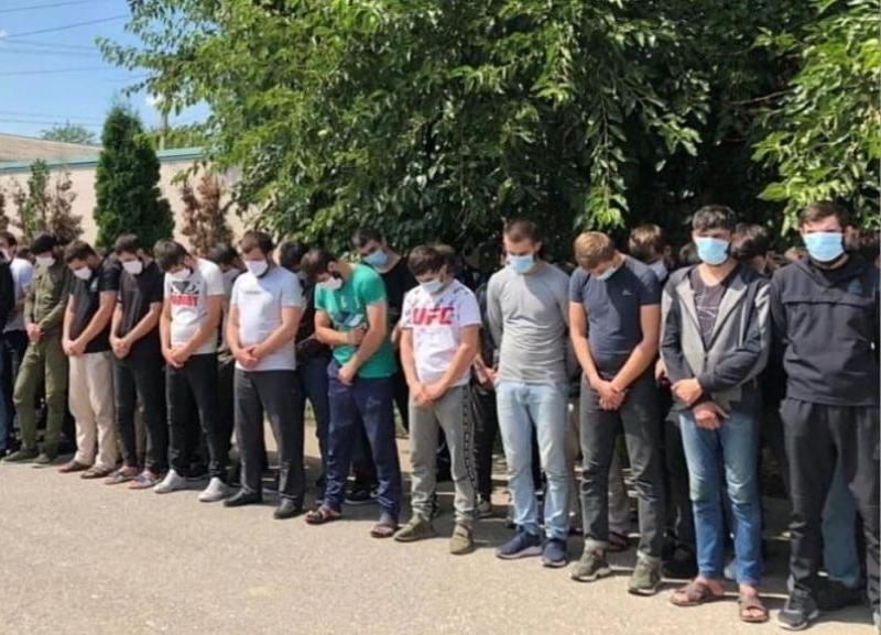 «Домой на перевоспитание»: сто молодых чеченцев отправили из Москвы обратно на родину за плохое поведение «Домой на перевоспитание»: сто молодых чеченцев отправили из Москвы обратно на родину за плохое поведение