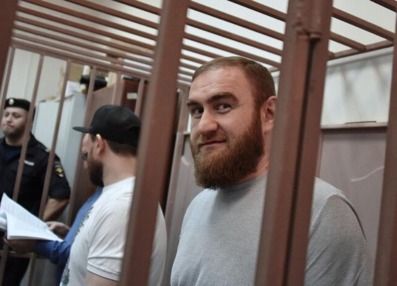 Объявившему в СИЗО голодовку экс-сенатору КЧР Рауфу Арашукову разрешили позвонить супруге Объявившему в СИЗО голодовку экс-сенатору КЧР Рауфу Арашукову разрешили позвонить супруге