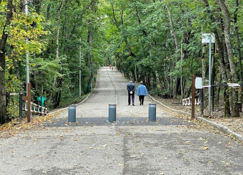 Въезд на Машук в Пятигорске перекрыли боллардами Въезд на Машук в Пятигорске перекрыли боллардами