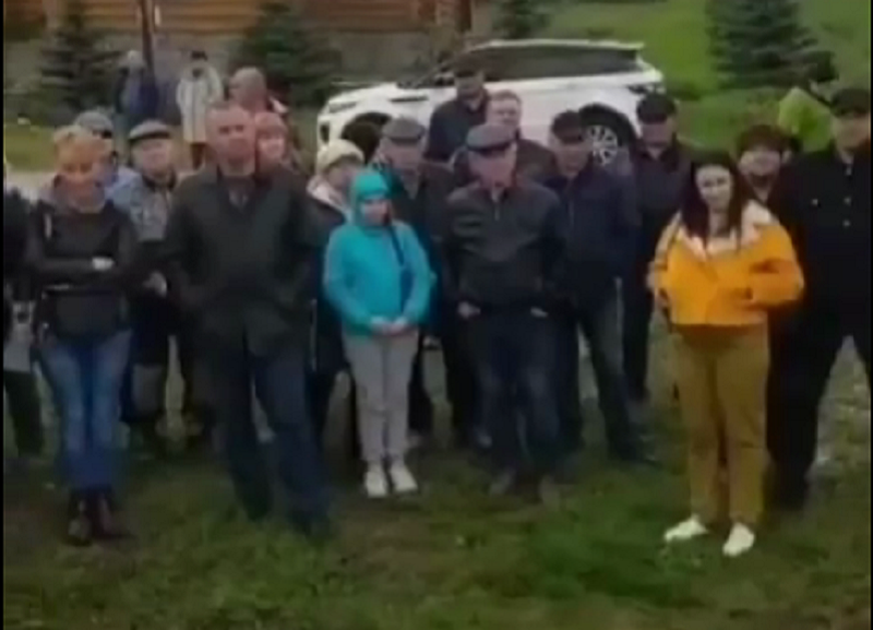 Жители Ессентуков записали видеобращение к губернатору, протестуя против застройки межуличного проезда Жители Ессентуков записали видеобращение к губернатору, протестуя против застройки межуличного проезда