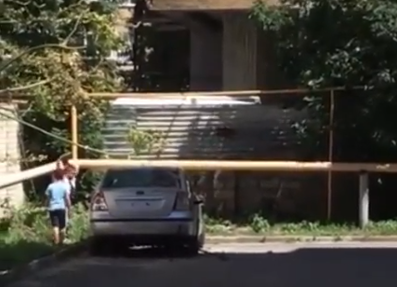 В Ставрополе малолетние вандалы разгромили чужой автомобиль В Ставрополе малолетние вандалы разгромили чужой автомобиль