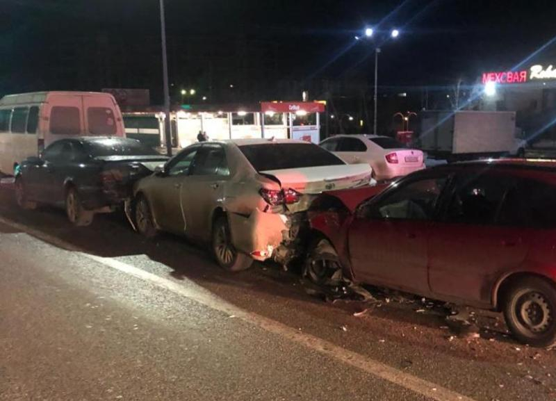 Авария на Ставрополье создала колонну из четырех авто Авария на Ставрополье создала колонну из четырех авто