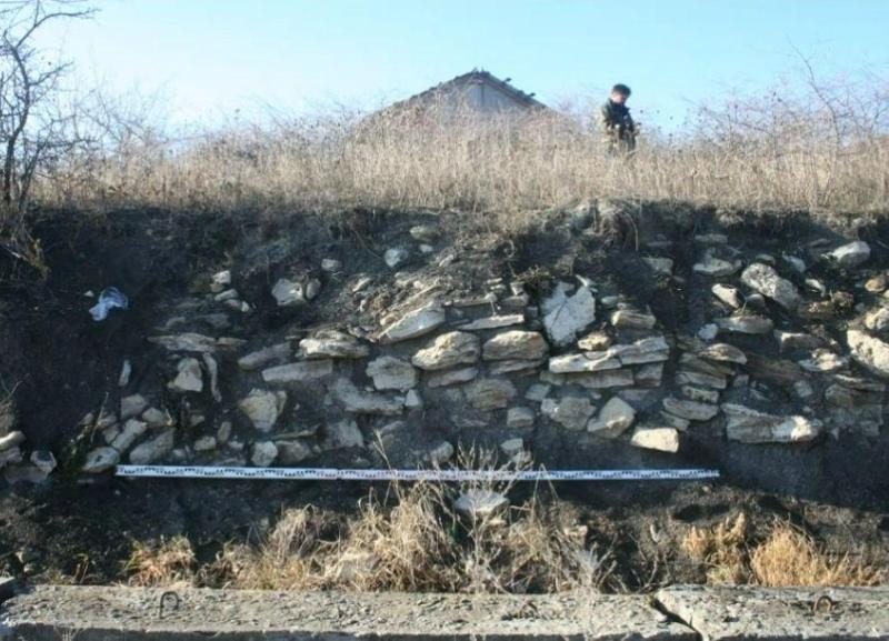 В Ставрополе на Татарском городище обнаружили два древних могильника В Ставрополе на Татарском городище обнаружили два древних могильника