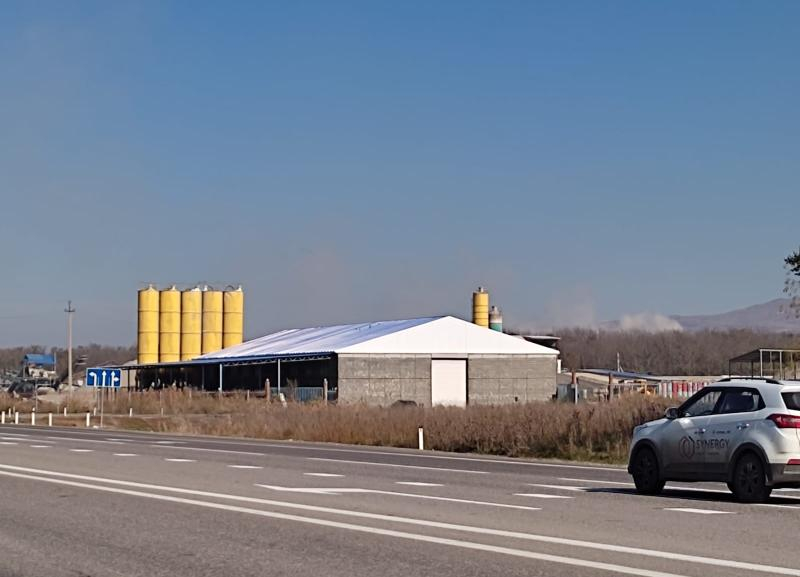 Автомобилисты пожаловались на задымленную трассу рядом с Невинномысском Автомобилисты пожаловались на задымленную трассу рядом с Невинномысском