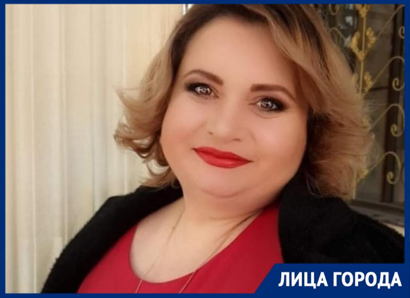 «Не волонтер, а волонтериха»: мать пятерых детей из Ставрополя ежедневно помогает людям и животным «Не волонтер, а волонтериха»: мать пятерых детей из Ставрополя ежедневно помогает людям и животным