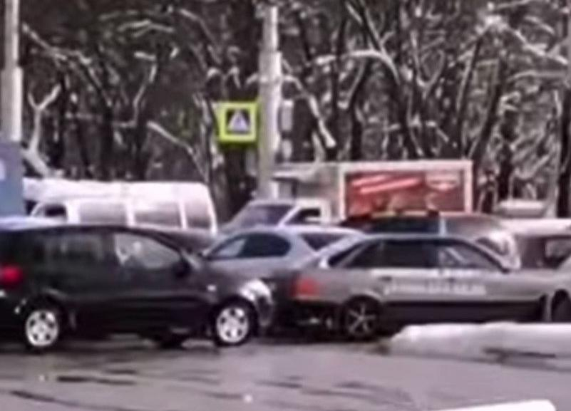 Ставропольцы пожаловались на пробки на дорогах Ставропольцы пожаловались на пробки на дорогах