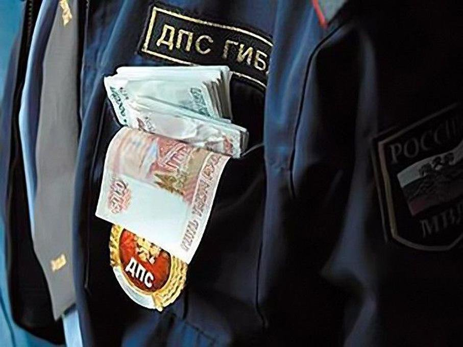 Выяснились новые подробности вымогания взятки двумя полицейскими у женщины-водителя на Ставрополье Выяснились новые подробности вымогания взятки двумя полицейскими у женщины-водителя на Ставрополье