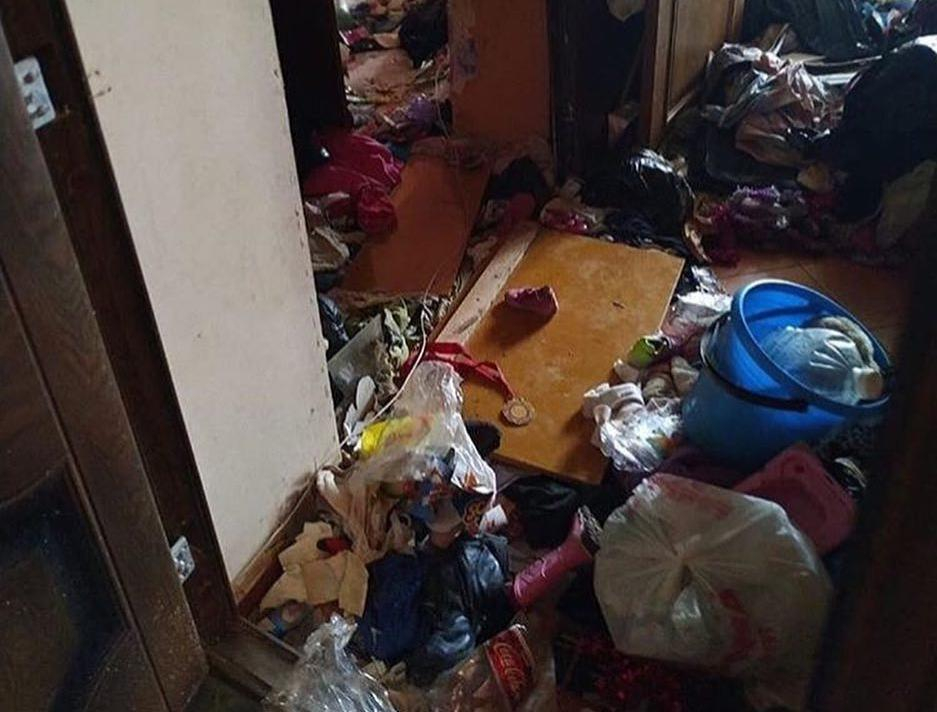 В Ставропольской квартире с проживающими в ней детьми, случайно обнаружили свалку В Ставропольской квартире с проживающими в ней детьми, случайно обнаружили свалку