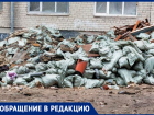 Свалка ставропольского общежития засоряет соседние дома