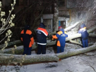 Спасатели устраняют последствия урагана, обрушившегося на Ставрополье