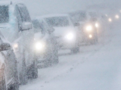 Участок дороги на Минводы перекрыли из-за снегопада