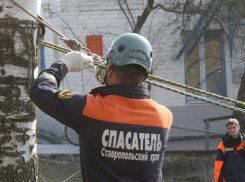 Ставропольские спасатели сняли 17-летнего нарушителя с крыши бывшего кинотеатра «Экран»