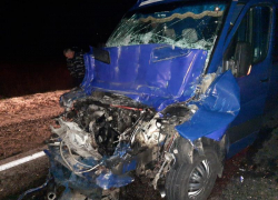 В Шпаковском округе в аварии с грузовиком и микроавтобусом пострадали трое ставропольцев
