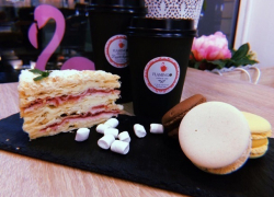 «Розовый кофе и premium-десерты»: модная кофейня FLAMINGO объявила об акции 