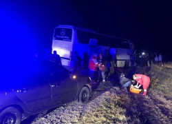 Столкновение грузовика и автобуса на Ставрополье привело к гибели водителя и травмам четверых человек 