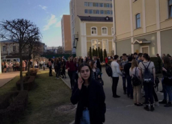 Сообщения о минировании стали причиной эвакуации вузов и колледжей в Ставрополе