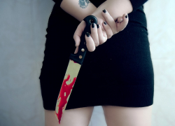 Девушку из Светлограда, воткнувшую в знакомую нож 36 раз за домогательства, приговорили к 12 годам в колонии