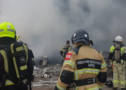 Крупный пожар на складе с резиной в Ставрополе дотушили глубокой ночью
