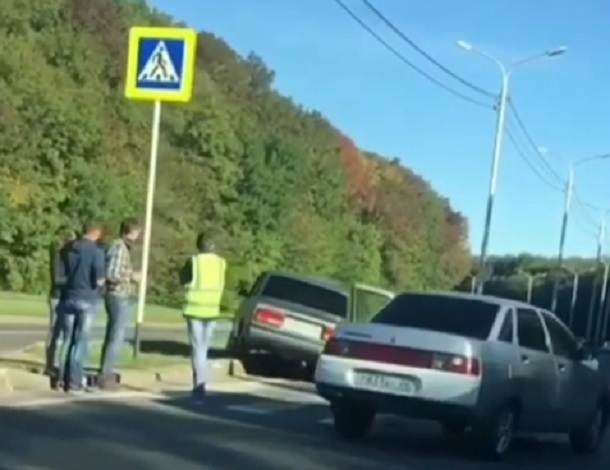 Тройное ДТП с «вылетом» «семерки» на разделительную полосу произошло в Ставрополе