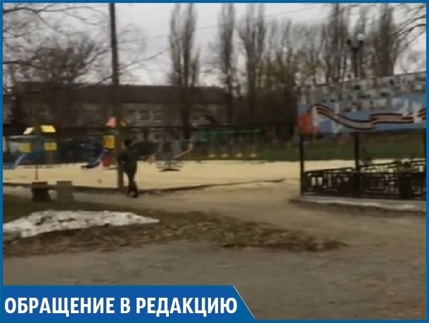 «Без елки и новогоднего настроения»: жителей села на Ставрополье оставили без праздничных декораций