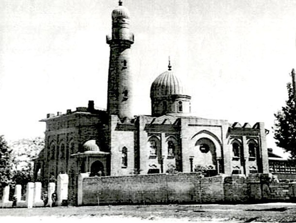 «Архив, торговые конторы и галерея Гречишкина»: история мечети в Ставрополе
