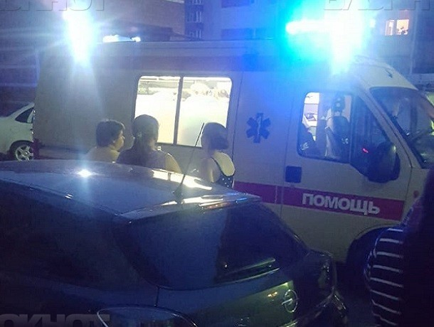 Выпавший из окна многоэтажки малыш скончался в реанимации в Ставрополе