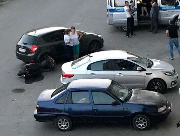 Мальчик на чужом скутере попал под колеса автомобиля в Ставрополе