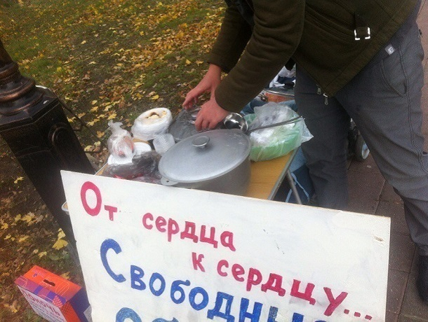 Доставку бесплатных горячих обедов на дом для нуждающихся организовали добровольцы в Ставрополе