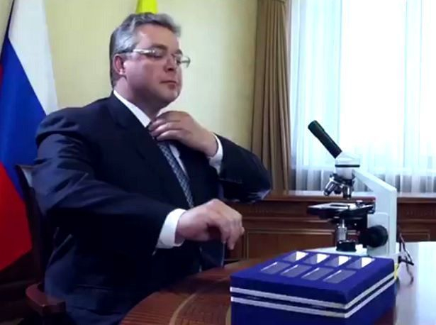 «Мы готовы!» - губернатор Владимиров снялся в проморолике с микроскопом в Ставрополе