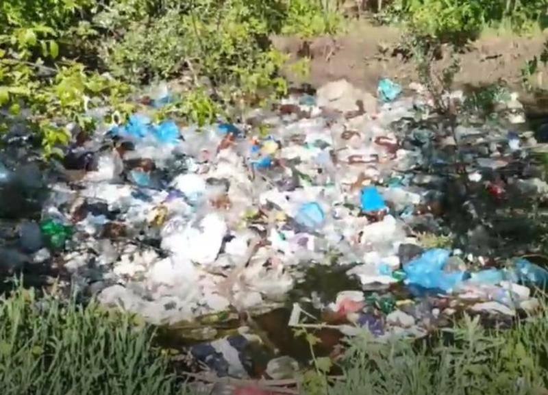 Огромная мусорная свалка в юго-западном районе Ставрополя попала на видео