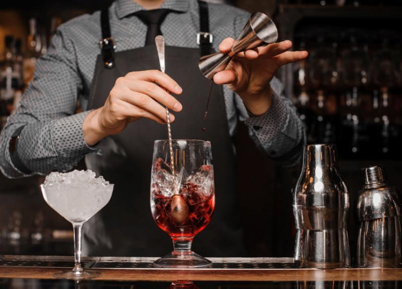Один бокал — и он узнает все твои секреты: 6 февраля — Международный День бармена
