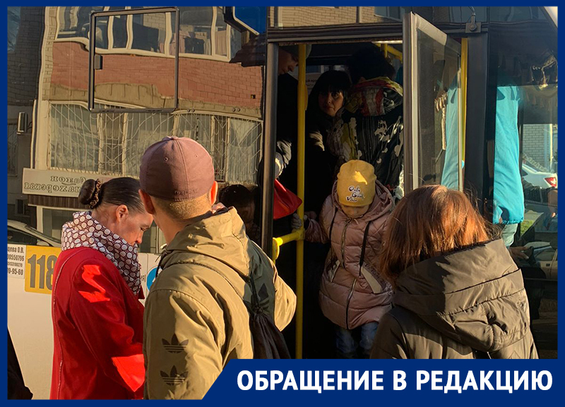 Жители Михайловска жалуются на забитые до отказа маршрутки по утрам