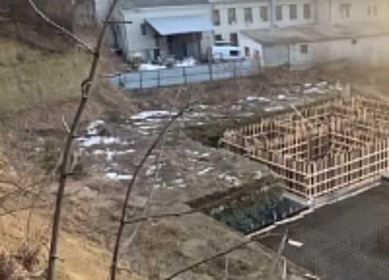 «Дом на костях»: на месте кладбища в Кисловодске мультимиллионер строит высотку с разрешения суда