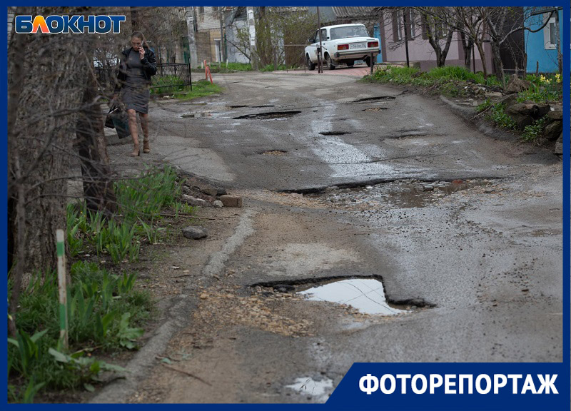 И это самый благоустроенный город: дороги Ставрополя покрыты выбоинами в асфальте