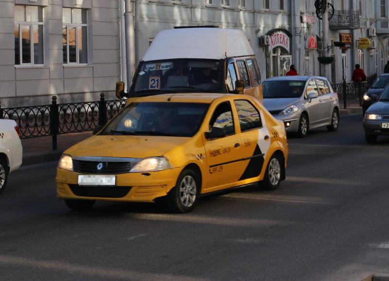Заказ такси ставрополь телефон. Такси Ставрополь. Городской автомобиль. Таксопарк Ставрополь. Перевозки такси.