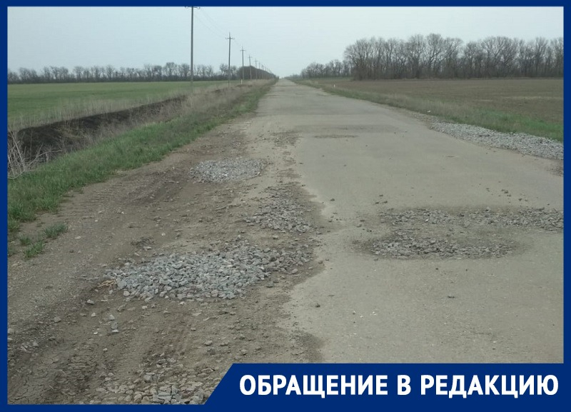 Вместо асфальта — камни: сельчанам из Новоалександровского округа так и не отремонтировали дорогу к поселку