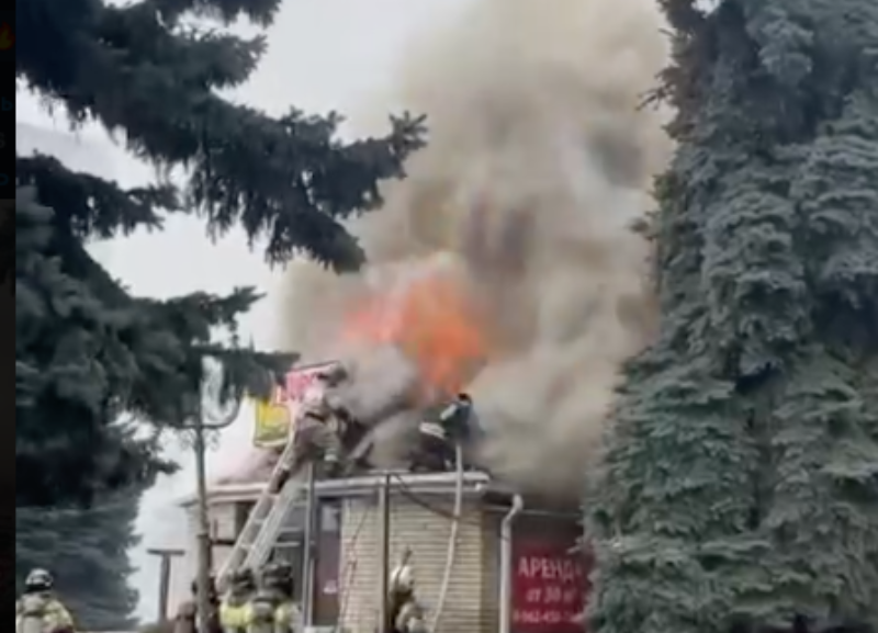 Кафе сквер ярославль пожар. Пожар в Ставрополе. Пожар в кинотеатре в Ставрополе. Пожары в Якутии. Фото пожара днем.