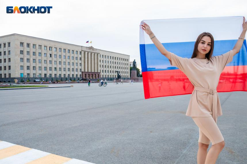 Бесик и рекордсмен во Владивостоке и на Северном Кавказе: восемь фактов о флаге России